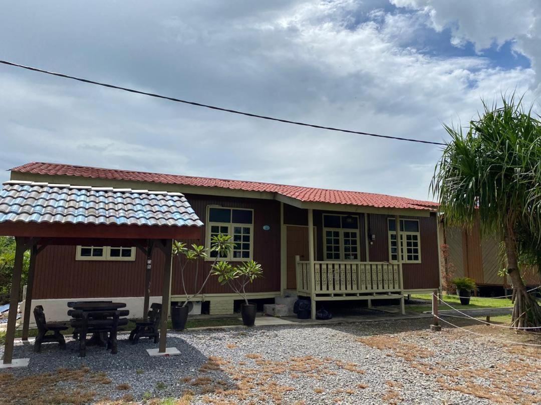 Tamteh Homestay Ayer Hitam Eksteriør billede