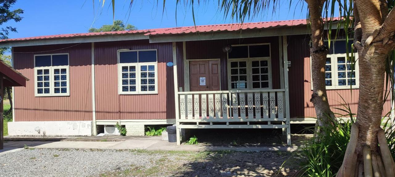 Tamteh Homestay Ayer Hitam Eksteriør billede