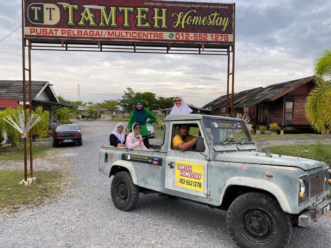 Tamteh Homestay Ayer Hitam Eksteriør billede